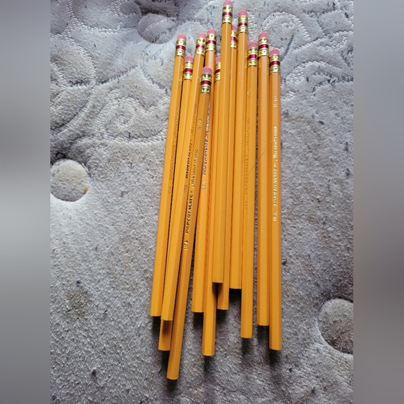 Bundle of pencils and colored pencils - Picture 4 of 4